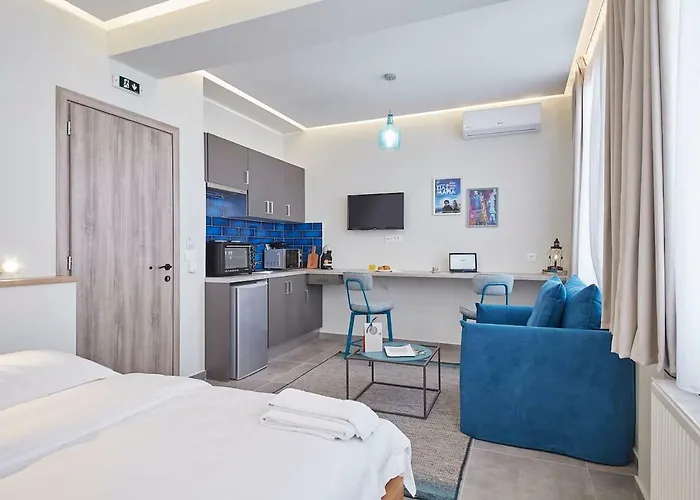 Live in a funky&renovated studio near Acropolis