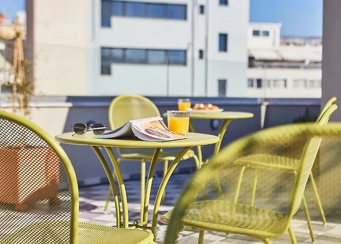 Live in a funky&renovated studio near Acropolis