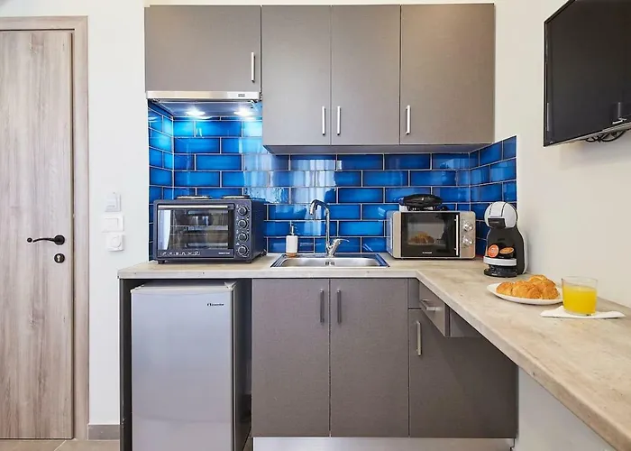Live in a funky&renovated studio near Acropolis